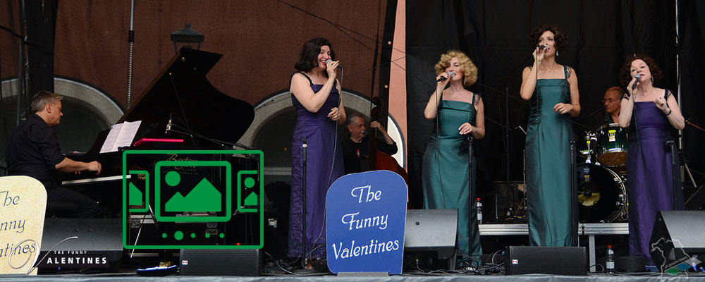 das slideshow-Fenster für 'thefunnyvalentines.de' anzeigen ...
Das Vokalensemble The Funny Valentines :: der unverwechselbare Sound der 30er und 40er Jahre im Stil der Andrews Sisters.